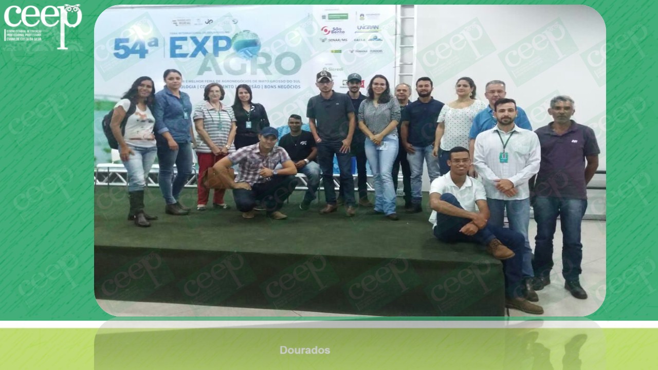 foto de varias pessoas posando para a câmera na 54ª ExpoAgro